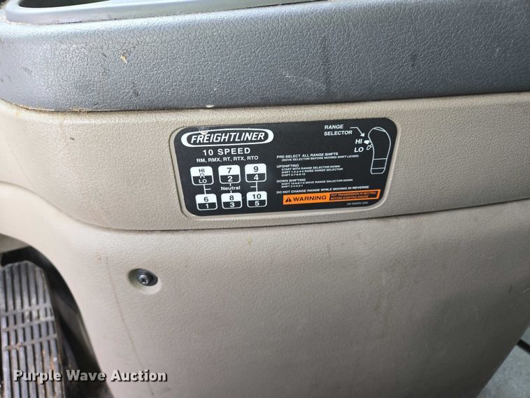 image for item EB1280 2015 Freightliner Cascadia semi truck