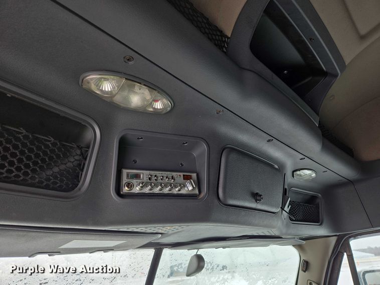 image for item EB1280 2015 Freightliner Cascadia semi truck