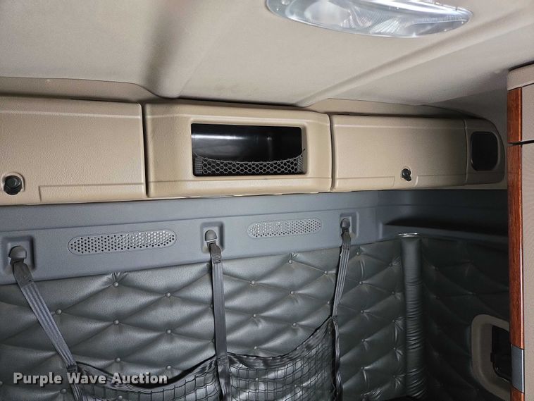 image for item EB1280 2015 Freightliner Cascadia semi truck