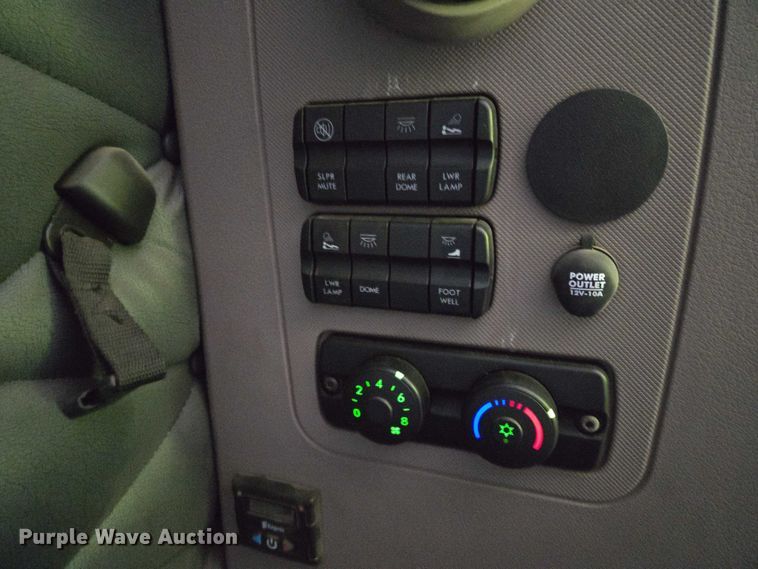 image for item EB1280 2015 Freightliner Cascadia semi truck