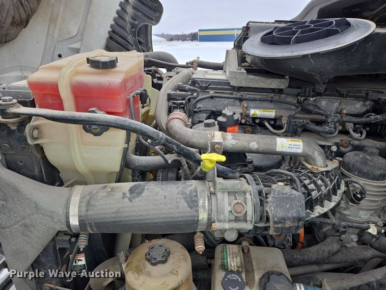 image for item EB1280 2015 Freightliner Cascadia semi truck