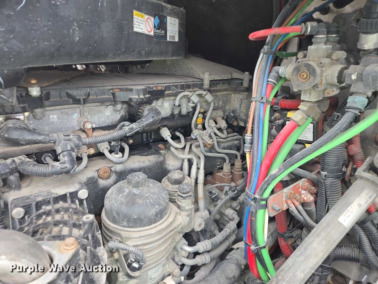 image for item EB1280 2015 Freightliner Cascadia semi truck