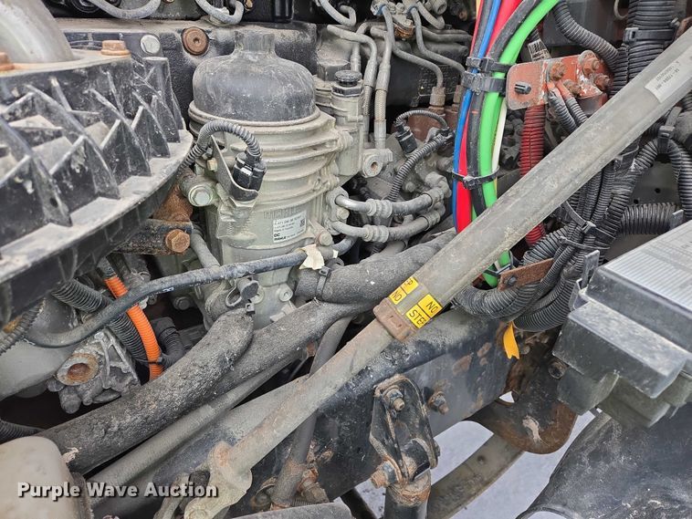 image for item EB1280 2015 Freightliner Cascadia semi truck