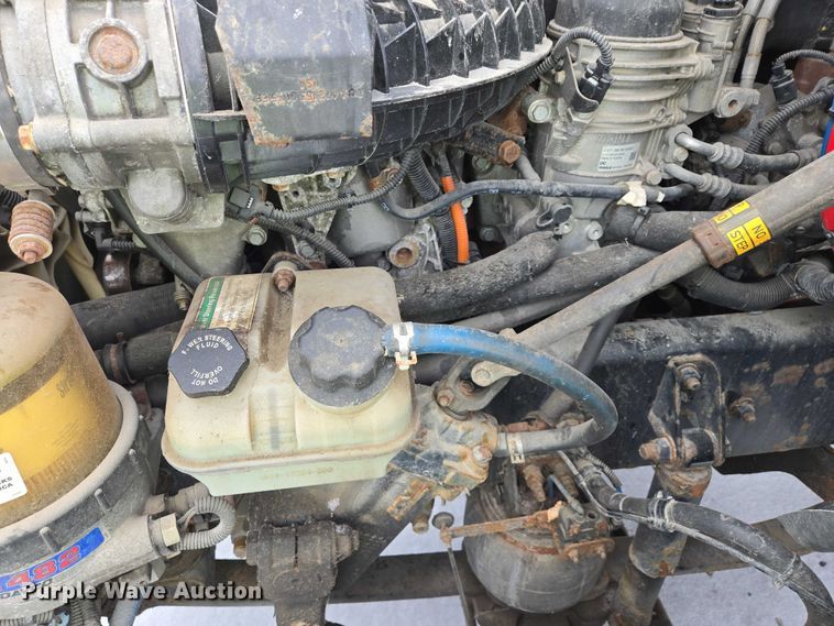 image for item EB1280 2015 Freightliner Cascadia semi truck