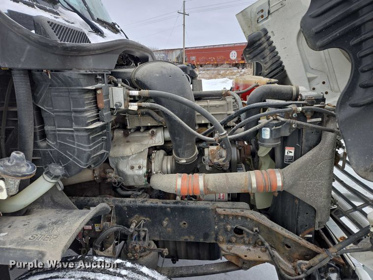 image for item EB1280 2015 Freightliner Cascadia semi truck