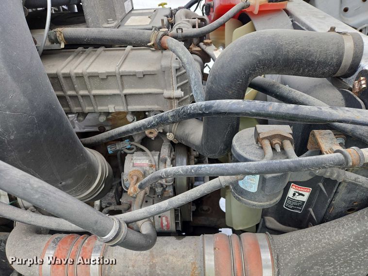 image for item EB1280 2015 Freightliner Cascadia semi truck