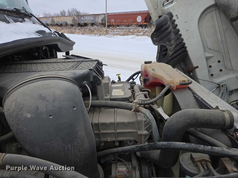 image for item EB1280 2015 Freightliner Cascadia semi truck