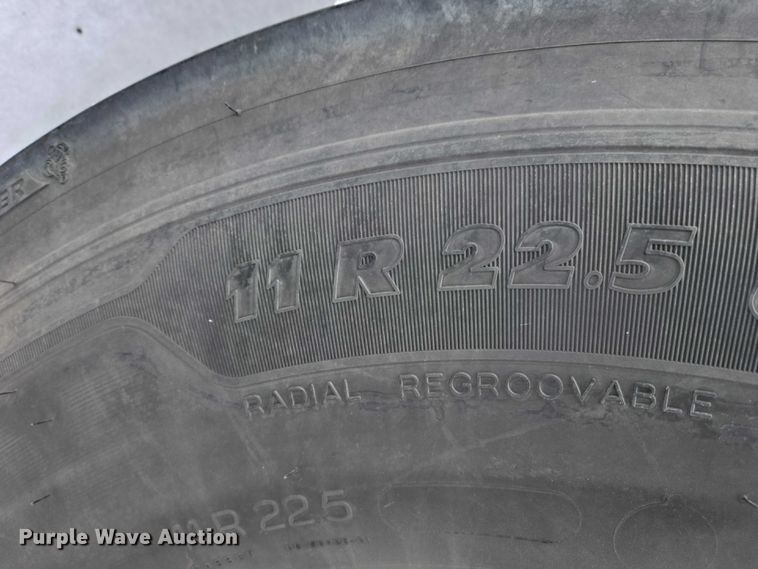 image for item EB1280 2015 Freightliner Cascadia semi truck