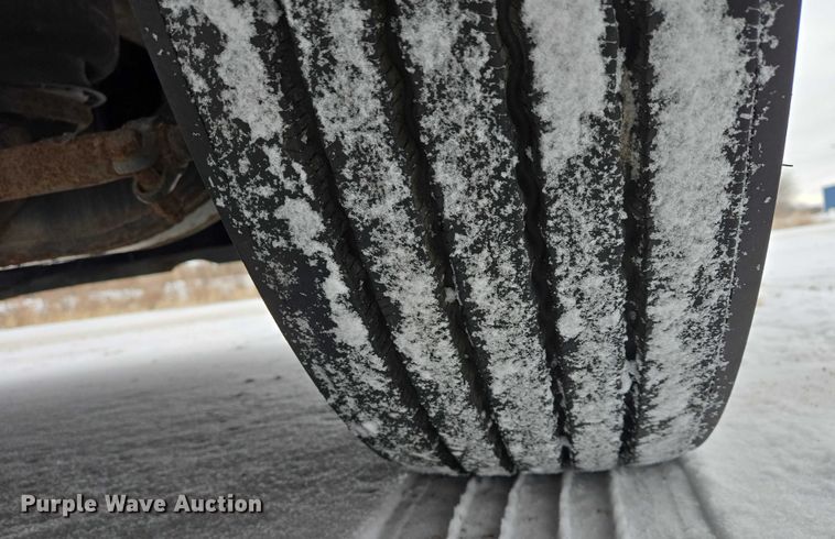 image for item EB1280 2015 Freightliner Cascadia semi truck