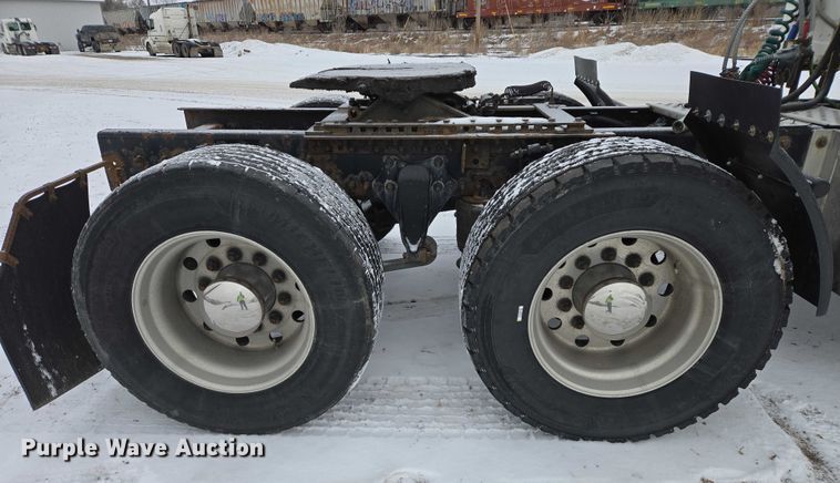 image for item EB1280 2015 Freightliner Cascadia semi truck