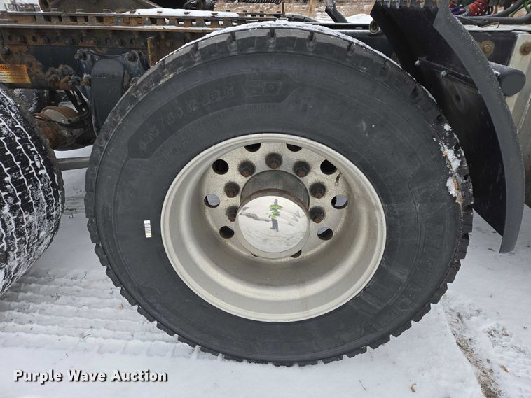 image for item EB1280 2015 Freightliner Cascadia semi truck