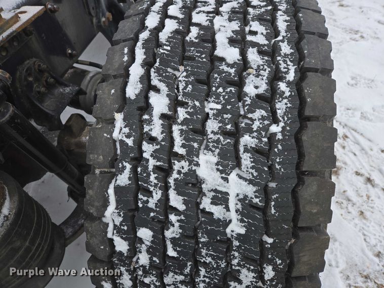 image for item EB1280 2015 Freightliner Cascadia semi truck