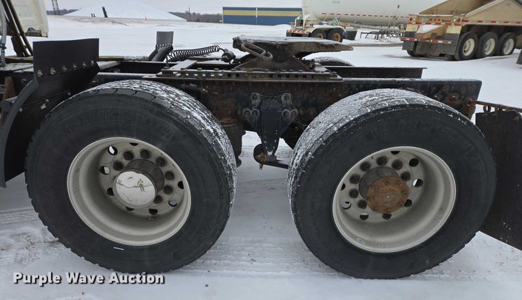 image for item EB1280 2015 Freightliner Cascadia semi truck