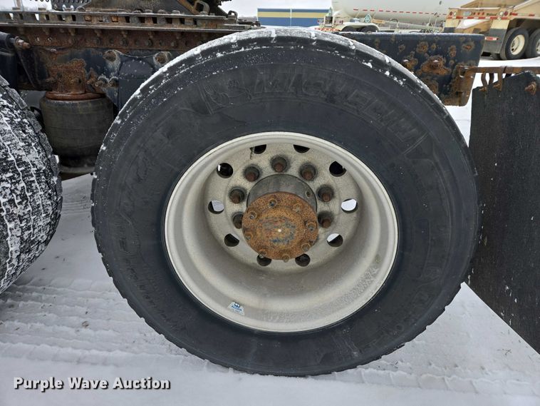 image for item EB1280 2015 Freightliner Cascadia semi truck