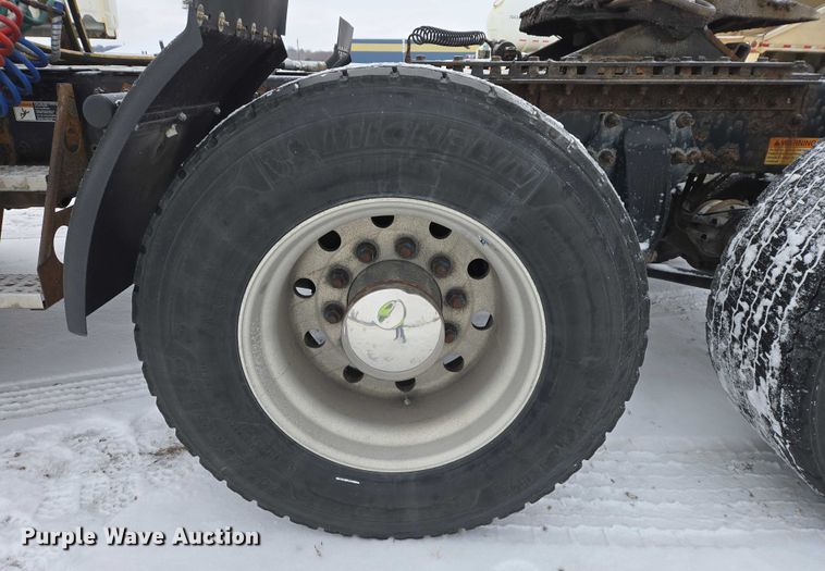 image for item EB1280 2015 Freightliner Cascadia semi truck