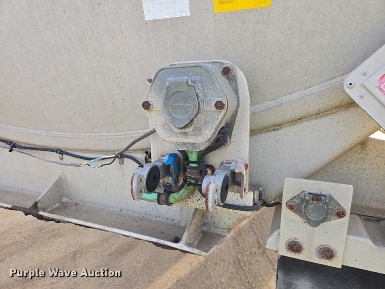 image for item EB1376 1998 Beall BAST-120-4-SB tank trailer