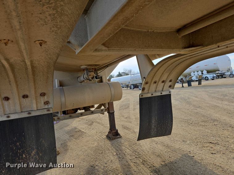 image for item EB1376 1998 Beall BAST-120-4-SB tank trailer