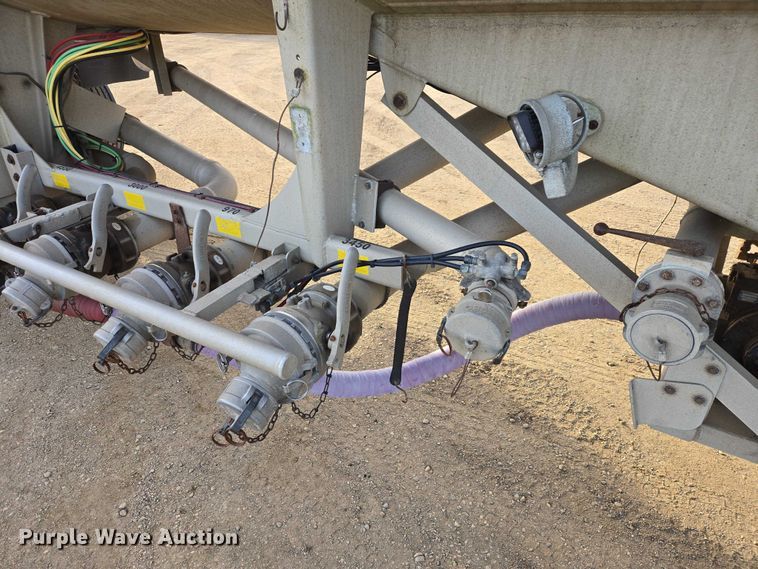 image for item EB1376 1998 Beall BAST-120-4-SB tank trailer