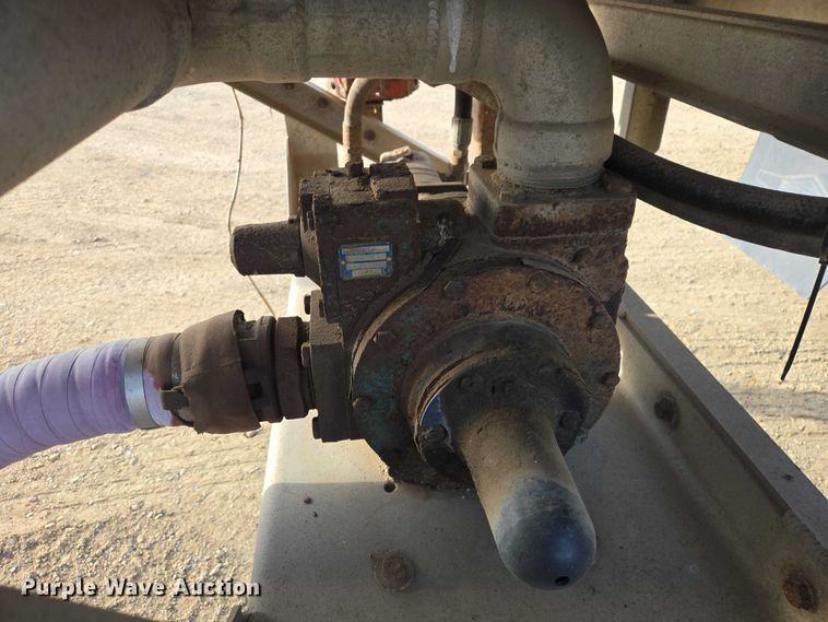 image for item EB1376 1998 Beall BAST-120-4-SB tank trailer