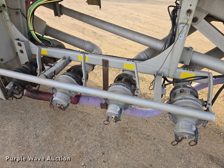 image for item EB1376 1998 Beall BAST-120-4-SB tank trailer