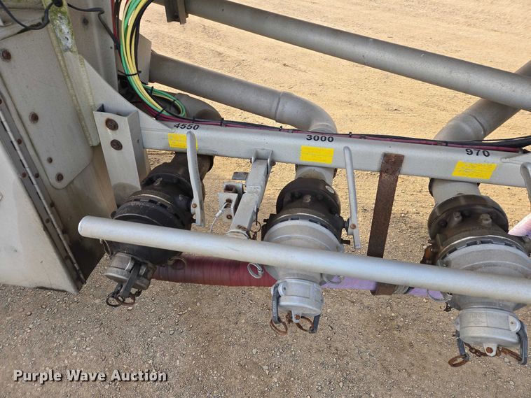 image for item EB1376 1998 Beall BAST-120-4-SB tank trailer