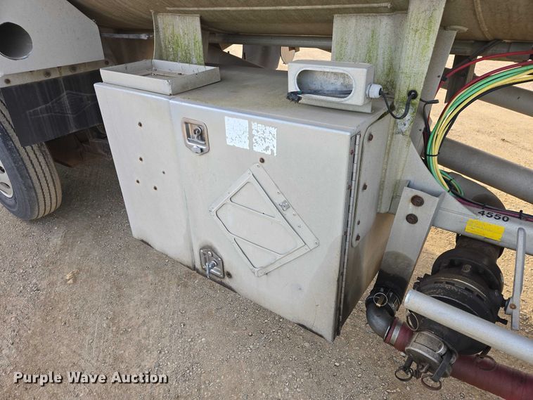 image for item EB1376 1998 Beall BAST-120-4-SB tank trailer