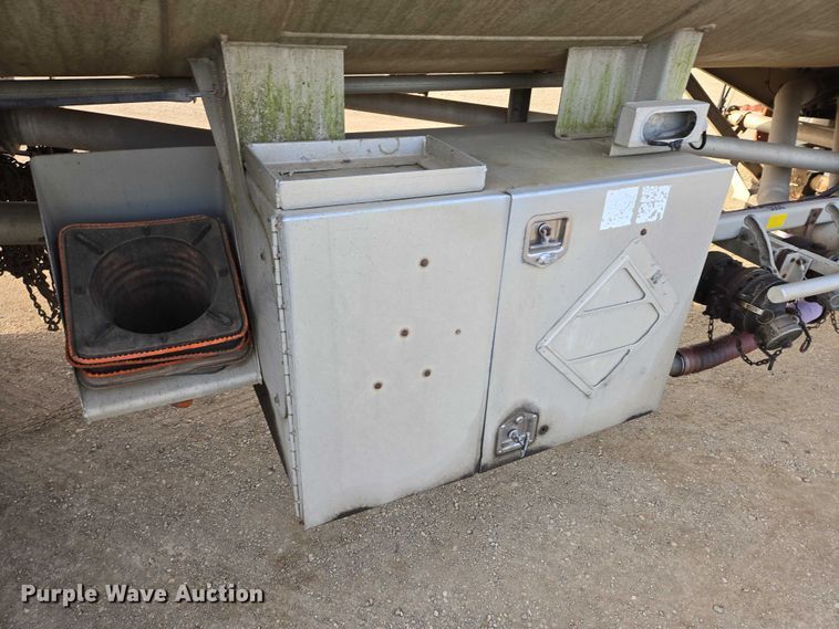 image for item EB1376 1998 Beall BAST-120-4-SB tank trailer