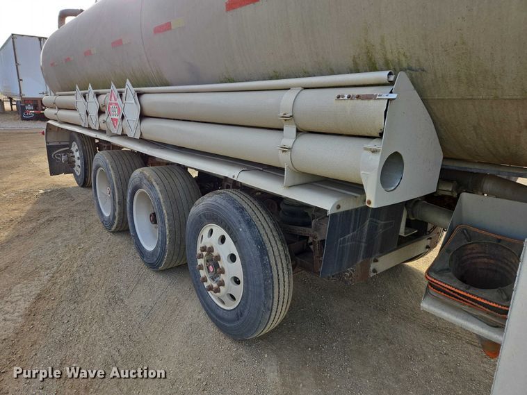 image for item EB1376 1998 Beall BAST-120-4-SB tank trailer