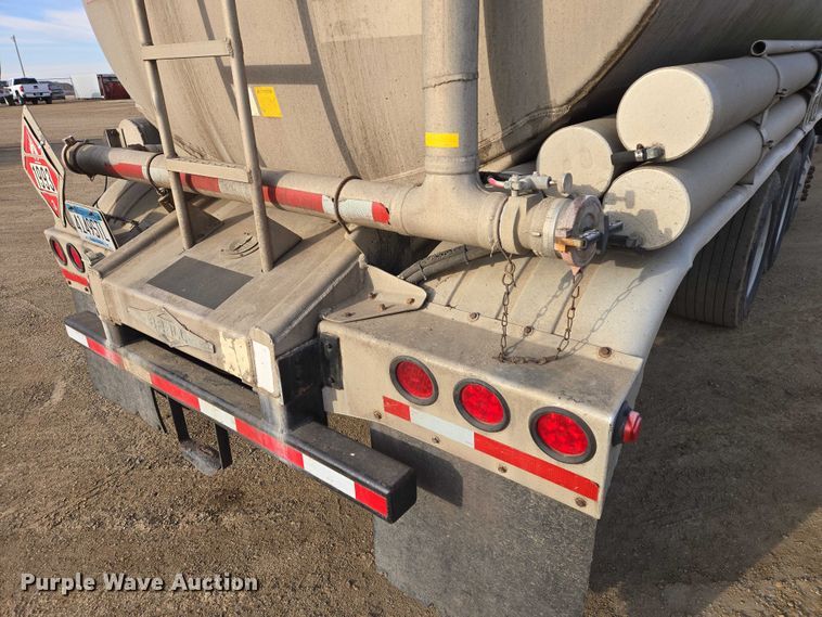 image for item EB1376 1998 Beall BAST-120-4-SB tank trailer