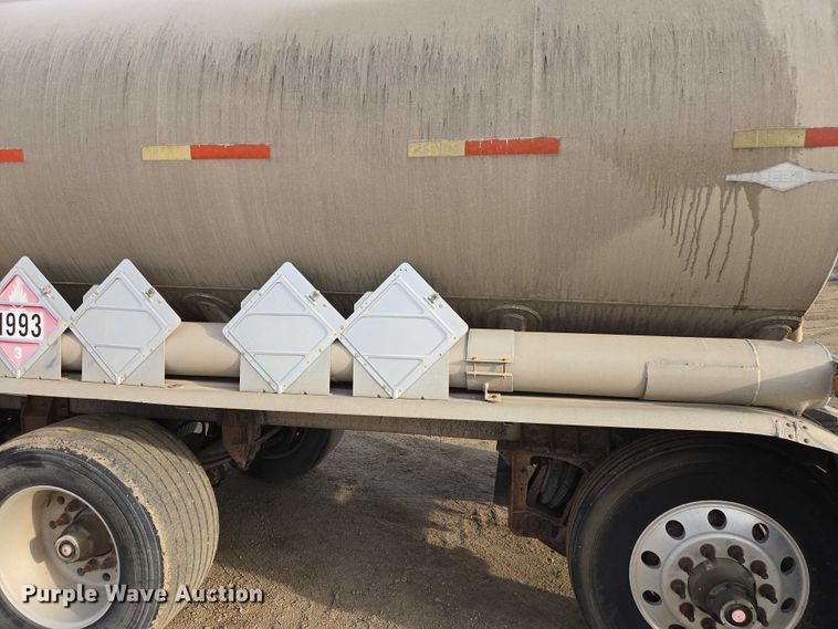 image for item EB1376 1998 Beall BAST-120-4-SB tank trailer