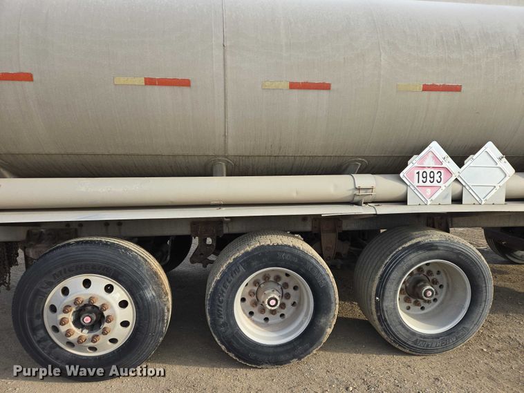 image for item EB1376 1998 Beall BAST-120-4-SB tank trailer