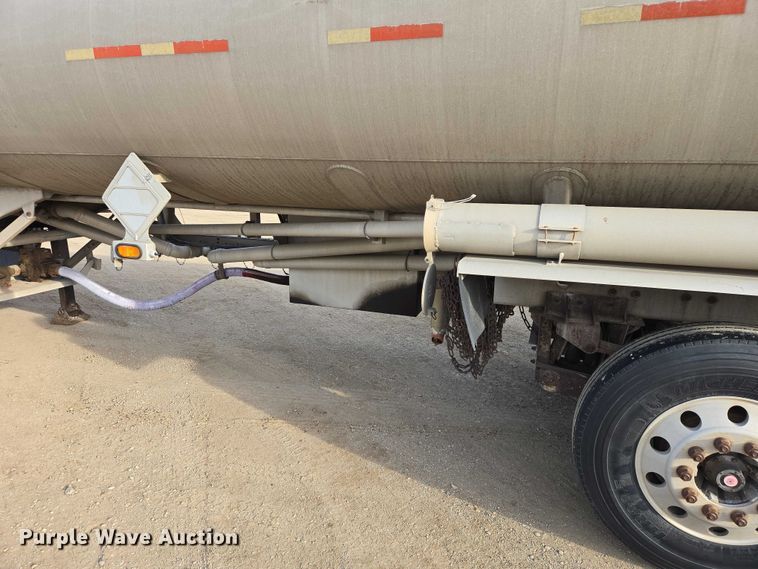 image for item EB1376 1998 Beall BAST-120-4-SB tank trailer