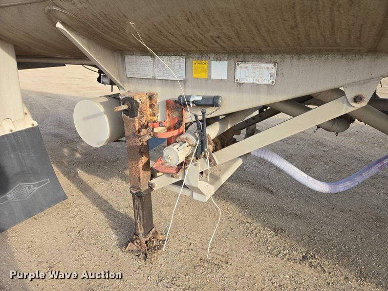 image for item EB1376 1998 Beall BAST-120-4-SB tank trailer