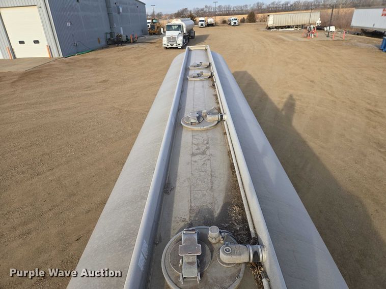 image for item EB1376 1998 Beall BAST-120-4-SB tank trailer