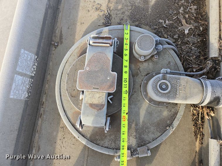 image for item EB1376 1998 Beall BAST-120-4-SB tank trailer