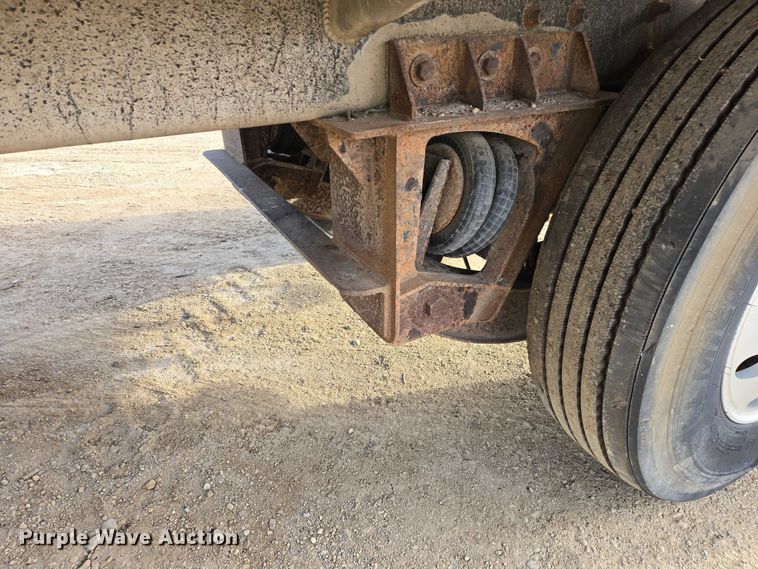 image for item EB1376 1998 Beall BAST-120-4-SB tank trailer