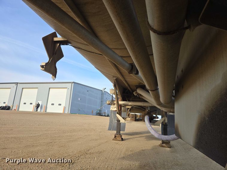 image for item EB1376 1998 Beall BAST-120-4-SB tank trailer