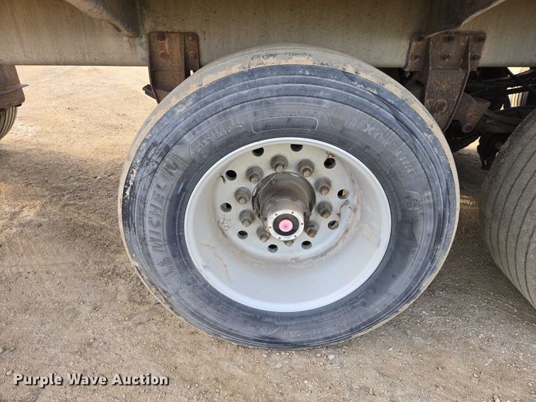 image for item EB1376 1998 Beall BAST-120-4-SB tank trailer