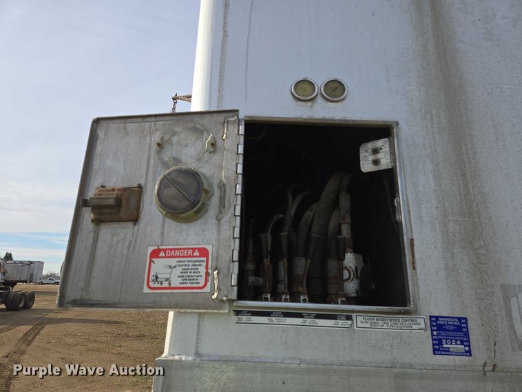 image for item EB1378 2014 CEI Pacer AT65 feed delivery trailer