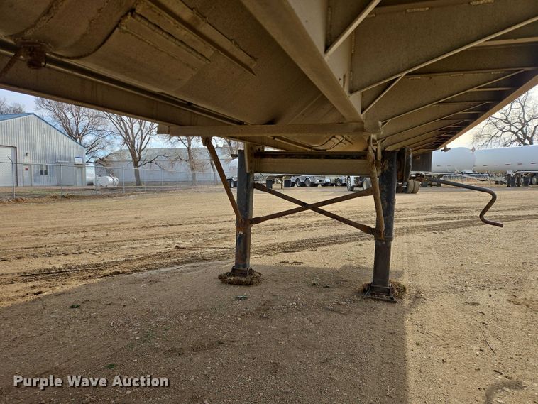 image for item EB1378 2014 CEI Pacer AT65 feed delivery trailer