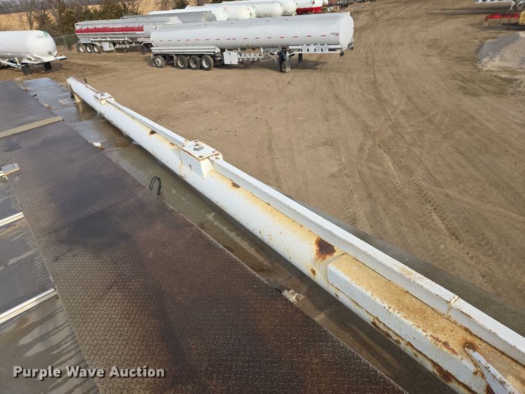 image for item EB1378 2014 CEI Pacer AT65 feed delivery trailer