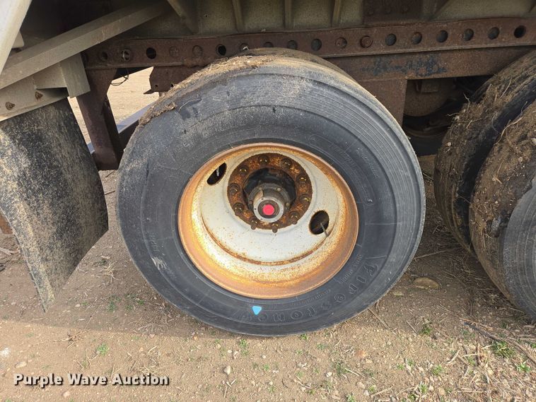 image for item EB1378 2014 CEI Pacer AT65 feed delivery trailer