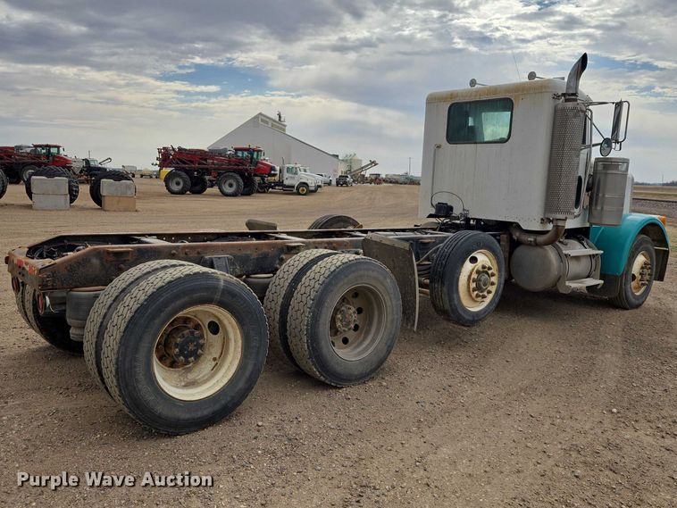 image for item EB1381 1996 Peterbilt 378 truck cab and chassis