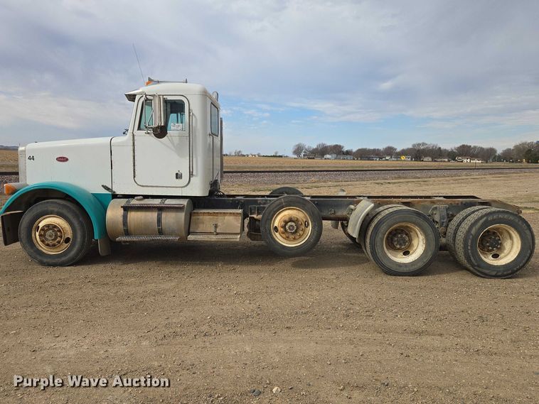 image for item EB1381 1996 Peterbilt 378 truck cab and chassis