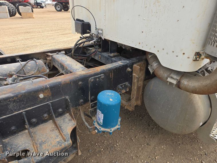 image for item EB1381 1996 Peterbilt 378 truck cab and chassis