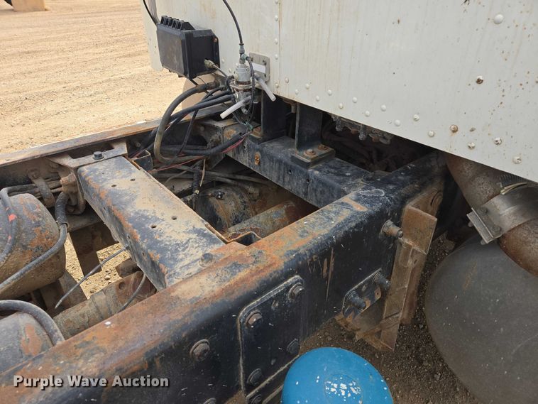 image for item EB1381 1996 Peterbilt 378 truck cab and chassis