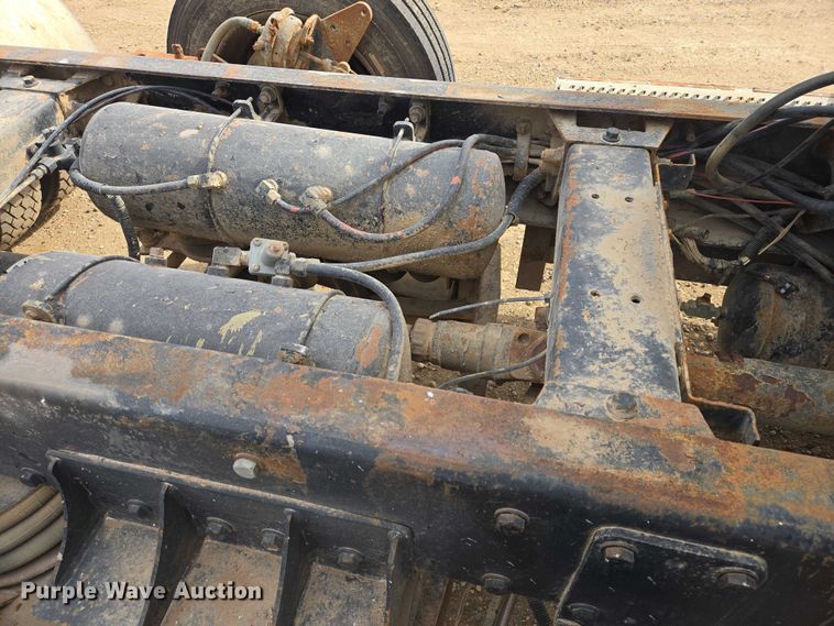 image for item EB1381 1996 Peterbilt 378 truck cab and chassis