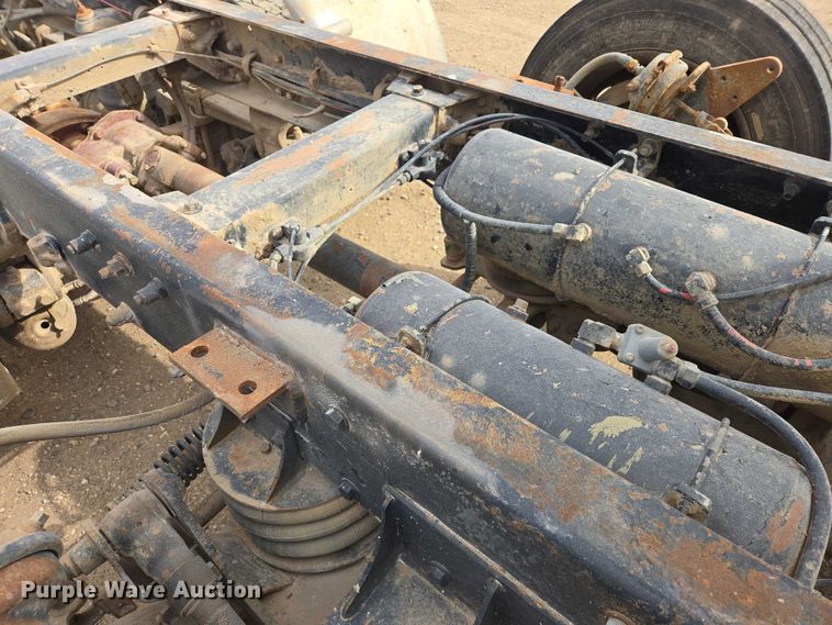 image for item EB1381 1996 Peterbilt 378 truck cab and chassis