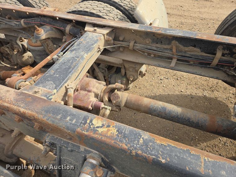 image for item EB1381 1996 Peterbilt 378 truck cab and chassis