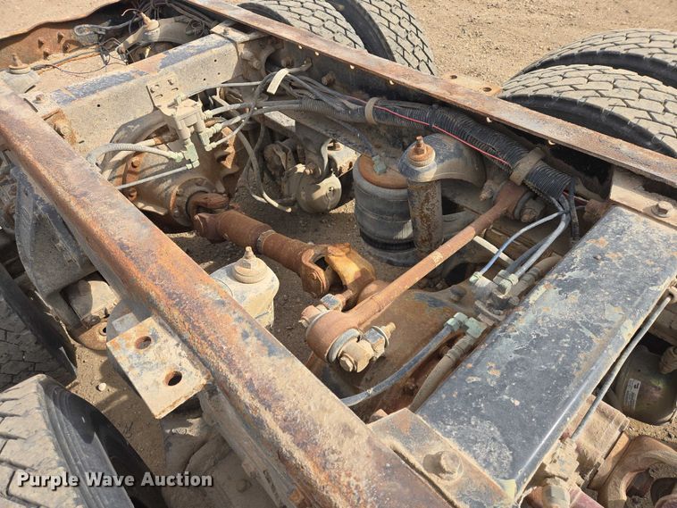 image for item EB1381 1996 Peterbilt 378 truck cab and chassis